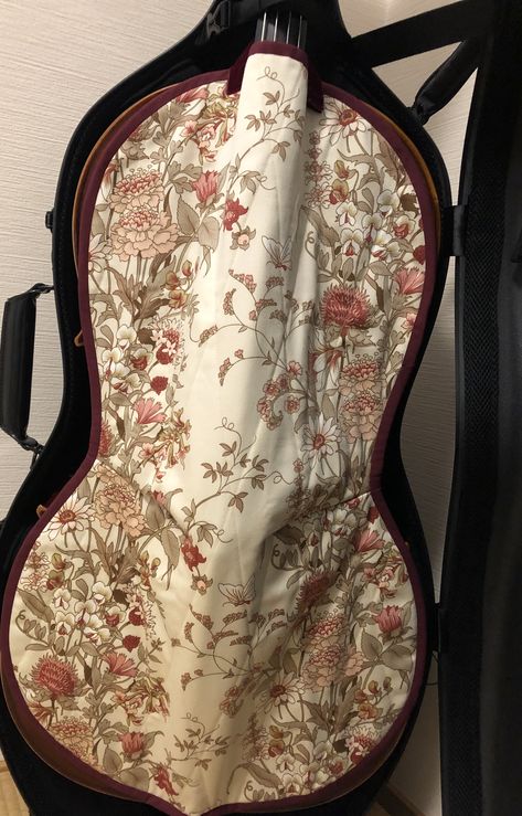 This protective blanket for cello, instrument blanket was made by Helen in UK. I really love it! Cello Instrument, Cello Photo, Cello Case, Violin Accessories, Cello Music, A Night At The Opera, Human Voice, Music Motivation, Fairytale Photography