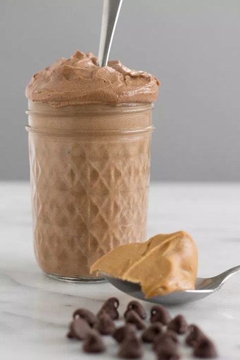 Chocolate Peanut Butter Whipped Cream - ALWAYS EAT DESSERT Ricotta Pudding, Whipped Icing Recipes, Brownies Frosting, Chocolate Ricotta, Pastry Filling, Peanut Butter Whipped Cream, Whipped Peanut Butter, Fast Easy Desserts, Cream Pastry