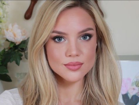 Elanna Pecherle YT Elanna Pecherle, Beauty Pop, Long Layered Haircuts, Beauty Inspo, Hot Hair Styles, Beauty Lover, Makeup Set, Beauty Favorites, Wedding Hair And Makeup