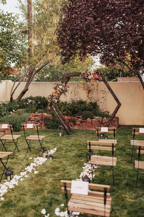 Small Outdoor Wedding, Backyard Wedding Ideas, Backyard Wedding Decorations, Backyard Wedding Ceremony, Diy Backyard Wedding, Small Weddings Ceremony, Small Backyard Wedding, Wedding Backyard Reception, Backyard Reception