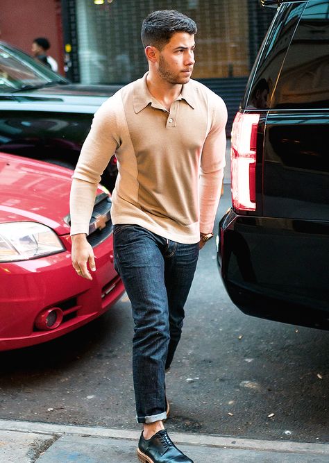 goldliness:  Nick Jonas is seen in New York City... : daily jonas Nick Jonas Style, Bad Boy Outfits, Nick Jonas Pictures, Autumn Color Season, 20s Men, Zach Efron, Jonas Brother, Body Build, The Jonas Brothers