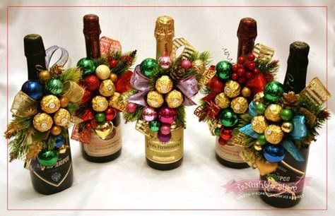 Girlfriends for Christmas Candy Bouquets, Candy Crafts, Gift Bouquet, Birthday Crafts, Chocolate Bouquet, Candy Bouquet, Christmas Gift Baskets, Gift Wrapping Ideas, Gift Basket Ideas