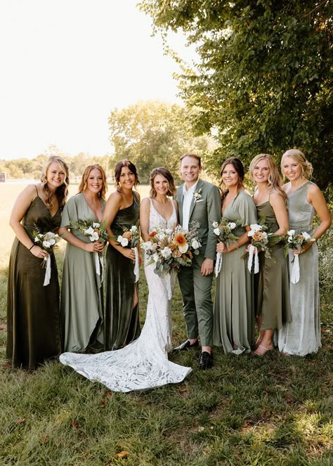 Sage green accented the modern boho bridal party florals at this fall wedding ceremony in Kansas City. Sage Green Bridal Party, Boho Bridal Party, Green Bridal Party, Olive Green Bridesmaid Dresses, Bridal Parties Colors, Fall Wedding Bridesmaids, Emerald Green Wedding, Olive Green Weddings, Fall Bridesmaids