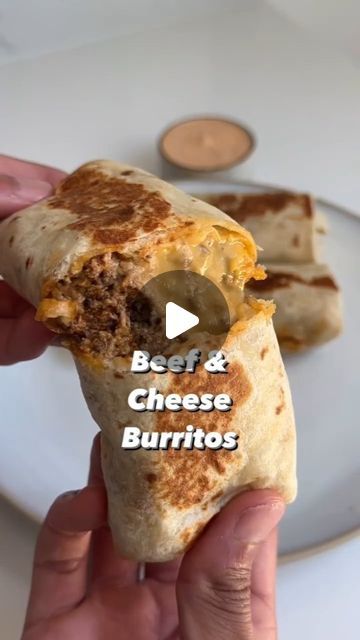 Meal Prep Champ🍱 on Instagram: "HIGH PROTEIN, LOW CALORIE creamy beef & cheese burritos 🤤 🌯 by @doosifit

Macros (for 2 burritos) ⬇️
486 calories
47g protein
42g carb
23g fat
30g fiber

Filling (6 burritos) ⬇️
➡️ medium heat pan
1 lb ground beef
1 tsp salt
1/2 tsp garlic powder
1/2 tsp paprika
3 tbsp lite cream cheese 
3 tbsp taco sauce
28g reduced fat Mexican cheese
28g reduced fat mozzarella cheese
30g diced green chiles (optional)

Chipotle sour cream (6 burritos) ⬇️ 
2 tbsp lite sour cream
1/2 tsp chipotle adobo sauce
1/4 tsp chipotle powder
1/4 tsp smoked paprika

Assembly (6 burritos) ⬇️
6 low carb tortillas
beef & cheese filling
1/4 cup nacho cheese
chipotle sour cream" Healthy Mexican Burritos, Low Cal Lunch Meal Prep, Chipotle Adobo Sauce, Ground Beef Burritos, Burritos Recipes, Chipotle Sour Cream, Chipotle Adobo, Low Cal Lunch, Beef Burritos