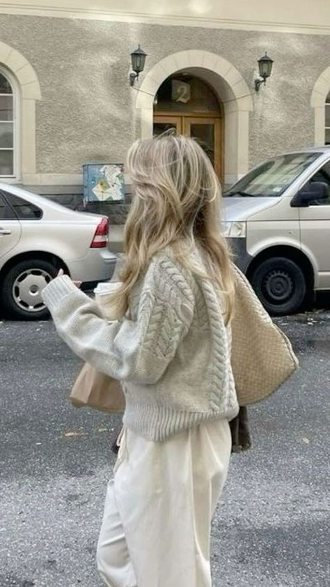 Vanila Gril Aesthetic Outfits, Cozy Fall Aesthetic Outfit, Australian Winter Fashion, Vanilla Girl Aesthetic, Scandi Fashion, Active Style, Winter Girl, Autumn Fits, Vanilla Girl