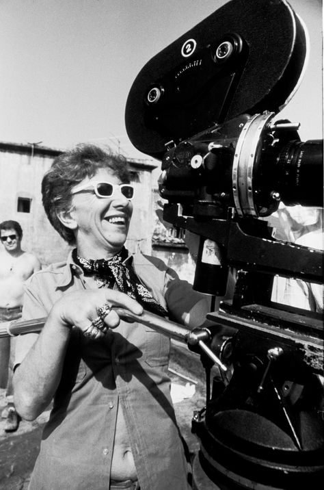 Lina Wertmüller, first female directing nominee, finally gets her Oscar - Los Angeles Times Oscars Aesthetic, Holding A Camera, Female Filmmaker, Female Directors, Film World, Foreign Film, Best Director, Movie Director, Film Inspiration