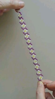 Beaded Bracelet Tutorials Free, How To Make A Bracelet With Beads, Beaded Jewelry Patterns Free, Beaded Bracelet Patterns Tutorials, Beaded Jewelry Tutorials Step By Step, Beaded Watches Bracelet, Wire Bracelet Tutorial, Easy Beading Tutorials, Beaded Bracelet Tutorial