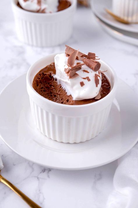 chocolate pot de creme with whipped cream on top. Thm Cheesecake, Chocolate Creme Brulee, Dessert Mousse, Brulee Recipe, Low Carb Maven, Chocolate Creme, Thm Desserts, Dessert Simple, Low Carb Treats