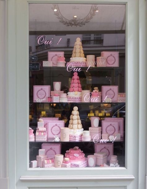 Macaroons Laduree, Bakery Window Display, Cake Shop Design, Egg Benedict, Bakery Shop Design, Pink Cafe, Bakery Interior, Laduree Paris, Bakery Design Interior