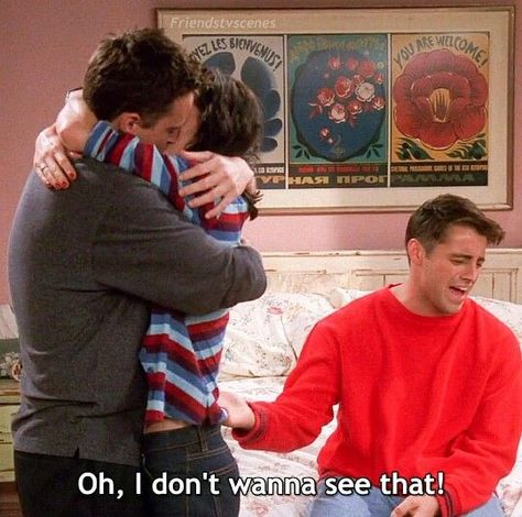 Third Wheel Reaction Pic, Third Wheel Pictures Couple, Third Wheeling Best Friends, Third Wheel Funny, Third Wheel Pictures, Couple Imagine, Matthew Perry Friends, Third Wheeling, Miss Friend