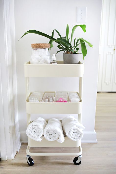 Bathroom Organization Tips – A Beautiful Mess Raskog Ikea, Bathroom Cart, Ikea Cart, Diy Bathroom Storage Ideas, Ikea Raskog, Bathroom Organization Hacks, Small Bathroom Diy, Hacks Ikea, Bathroom Hacks