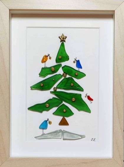 How to Make Sea Glass Art -16 DIY Seaglass Art Ideas Sea Glass Art Projects Diy, Seaglass Christmas Art, Christmas Sea Glass Art, Seaglass Art Ideas, Reindeer Sea Glass Art, Sea Glass Christmas Tree Picture, Christmas Tree Sea Glass Art, Seaglass Flowers Sea Glass Art, Palm Tree Sea Glass Art