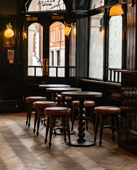 Gentlemen Club Interior, London Pub Aesthetic Interior, Small Town Pub Aesthetic, Scottish Bar, 60s Cafe, Vintage Restaurant Design, Pub Aesthetic, New Orleans Bars, Western Bar