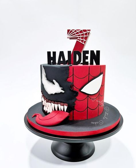 Spider Man And Venom Cake, Spider Man Venom Cake, Venom Cake Ideas, Venom Birthday Cake, Spider Man Cake Ideas, Vanilla Chocolate Chip Cake, Spider Cakes, Venom Cake, Pocky Cake