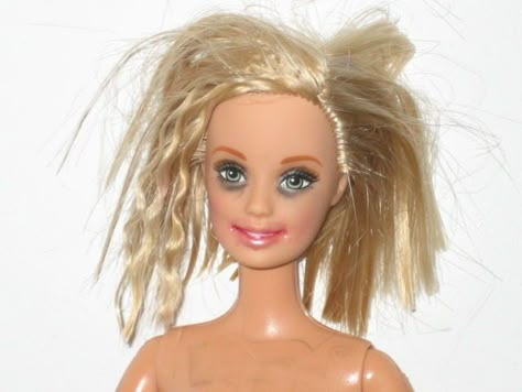 Stoner Barbie Barbie Mala, Humor Barbie, Messed Up Hair, Barbie Jokes, Barbie Funny, Barbies Pics, Bad Barbie, Barbie Theme, Spanish Humor