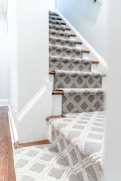 Carpeted Staircase Ideas, Stair Update, Carpeted Staircase, Stair Landing Decor, Staircase Carpet Runner, Staircase Carpet, Stair Carpets, Stairway Carpet, Patterned Stair Carpet