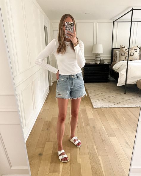 White Birkenstock Outfit, White Birkenstock, Birkenstock White, White Birkenstocks, Jeans And T Shirt Outfit, Birkenstock Outfit, Jean Short Outfits, Denim Shorts Outfit, White Long Sleeve Tee