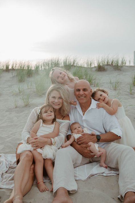 Pictures With Grandparents And Grandkids, Beach Family Photos With Grandparents, Grandparent Beach Photos, Family Beach Pictures With Grandparents, Beach Big Family Photos, Grandparent Beach Pictures, Grandparent Pictures Grandkids, Grandparents Grandkids Photoshoot, Extended Family Pictures Beach