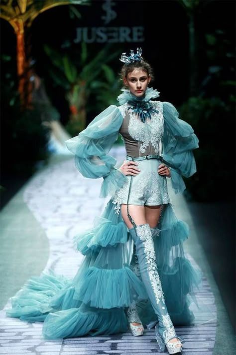 Fairytale Runway, Exotic Outfits, China Fashion Week, Queen Outfits, Extreme Fashion, Rococo Fashion, Fancy Fashion, Runway Fashion Couture, Fairytale Fashion