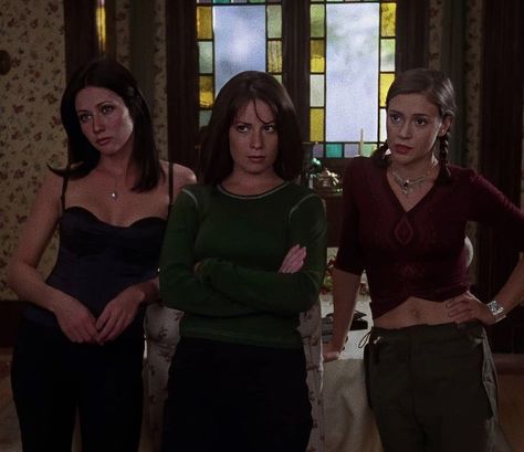 Art Core, Charmed Tv Show, How Soon Is Now, Charmed Tv, Charmed Sisters, Shannen Doherty, Tv Show Outfits, Outfit 90s, 90s Fashion Outfits