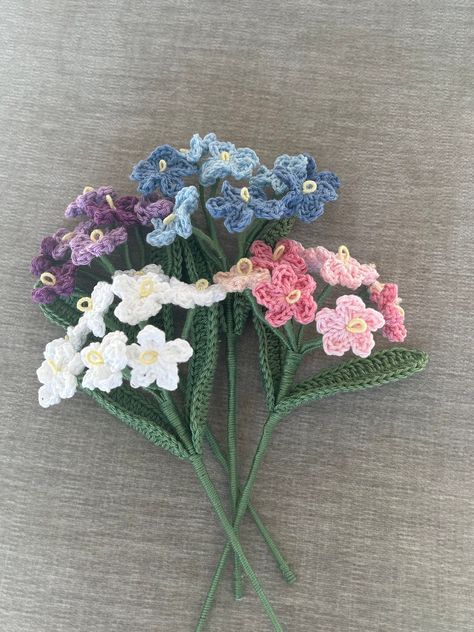 Crochet Forget-me-nots: Learn how to make these easy and beautiful flowers to brighten your day. These flowers are perfect for beginners and make great Forget Me Not Crochet Flower, Forget Me Not Crochet Pattern, Forget Me Not Flowers Crochet, Crochet Forget Me Not Flowers, Crochet Patterns Flowers, Forget Me Not Crochet, Crochet Bouquet Flowers, Yarn Flower, Crochet Flower Hat