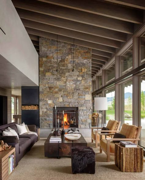 Montana ranch house embraces its striking river valley location Montana Ranch House, Montana Ranch, Living Room Decor Rustic, Natural Living Room, Modern Ranch, Rustic Living, Rustic Living Room, Fireplace Design, Rustic Farmhouse Decor