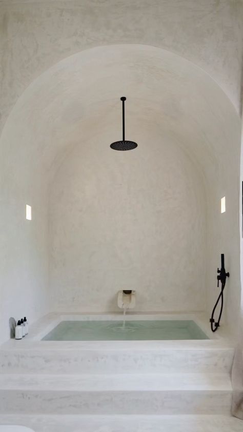 Concrete Bathtub, Indoor Jacuzzi, House Bathrooms, Bathroom Spa, Bathroom Renos, Beautiful Bathrooms, Outdoor Shower, Dream Home Design, Puglia