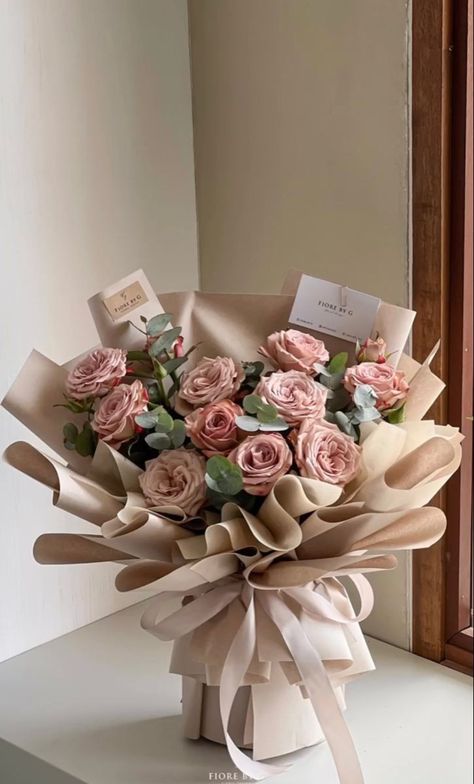 First Birthday Flower Arrangements, Luxurious Flower Bouquets, Bouqette Of Flower Aesthetic, Classy Flower Bouquet, Bouqette Of Flowers Birthday, Bouqette Of Flower, Luxury Flower Arrangement, Penanda Buku, Luxury Flower Bouquets