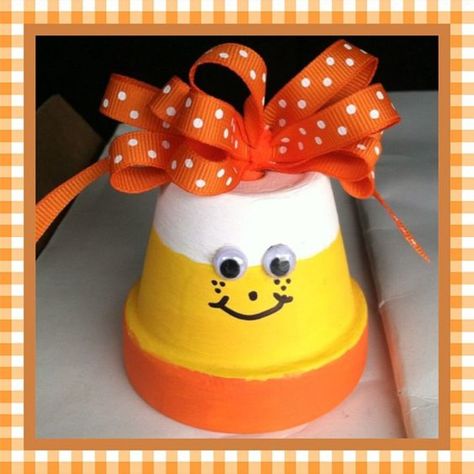 Ideas With Clay, Terra Cotta Pot Crafts Diy, Clay Pot Projects, Halloween Clay, Terra Cotta Pot Crafts, Cat Happy, Painted Clay Pots, Pot Crafts, Clay Flower Pots