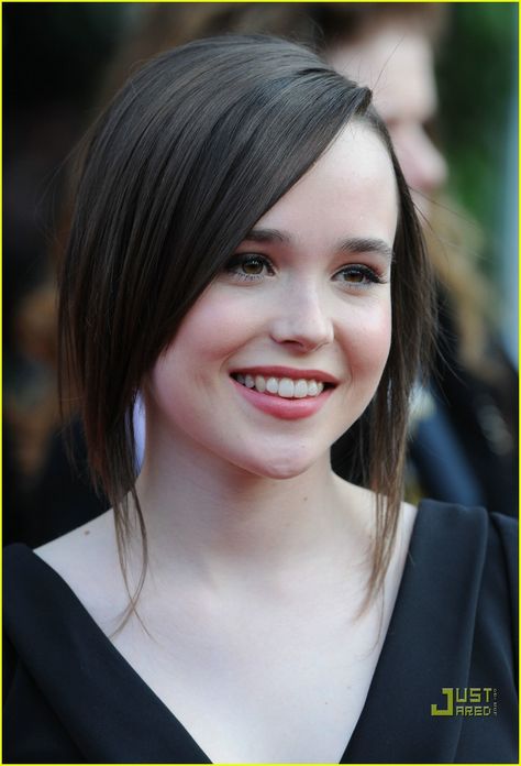 ellen page - Elle Page, Page Aesthetic, A Line Hair, Elliot Page, Ellen Page, Sag Awards, Celebrity Portraits, Hard Candy, Up Girl