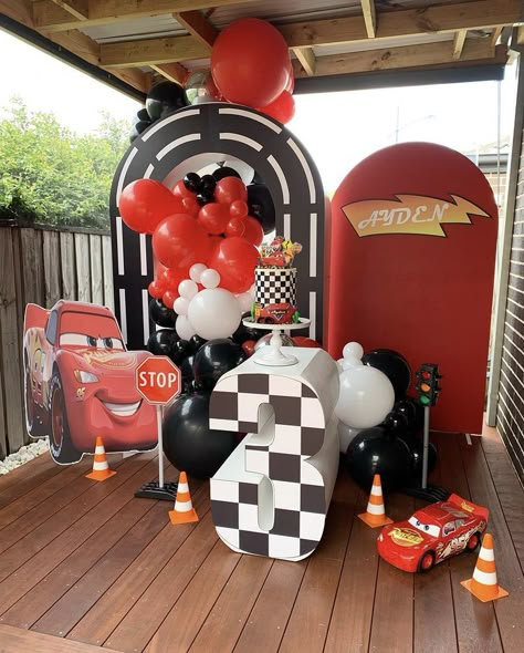 Cars Theme Backdrop Ideas, Cars Backdrop Birthday Parties, Ferrari Themed Birthday Party, Car Themed Birthday Party, Birthday Party Paper Decorations, Cars Birthday Party Decorations, 2nd Birthday Party For Boys, Cars Birthday Cake, Disney Cars Birthday