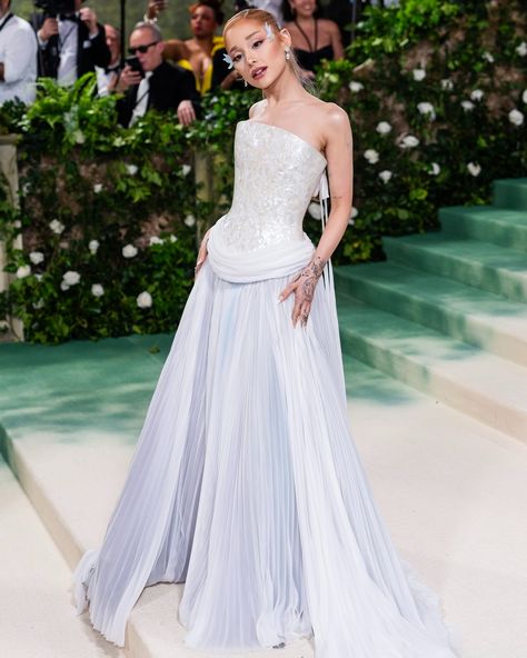 ✨ Bridal style at the Met Gala 2024 ✨ 👰 From ethereal tulle to bodacious bows, romantic drop waists and extravagant 3D blooms, we spotted so many subtle bridal looks on the red carpet. 💃 Who do you think was the best-dressed celeb on the night? 📸 by Getty Images #metgala #metball #metgala2024 #bridalstyle #weddingdressinspo #laceweddingdress #sequinweddingdress #bridalinspo #weddingplanning #metball2024 Wedding Dress Sequin, Fashion Sketches Dresses, The Met Gala, Sketches Dresses, Bridal Inspo, Couture Week, On The Red Carpet, Glam Dresses, Celebrity Look