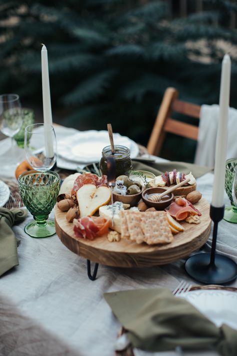 Camp Table Setting, Classy Appetizers, Corn Dip Recipes, Picnic Dinner, Lake Food Ideas Summer, Lake Food Ideas, Food Ideas Summer, Charcuterie Platter, Charcuterie Inspiration