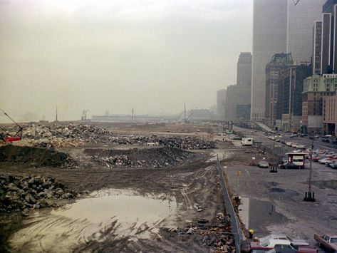 Battery Park City, Nyc History, Vintage Nyc, New York Harbor, Battery Park, New York Pictures, Fire Escape, Lower Manhattan, Twin Towers