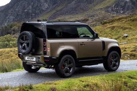 Does less really equal more when it comes to the new three-door Defender? Defender Suv, Range Rover Defender, Hilux 4x4, 2022 Review, New Defender, Benz G Class, Land Rover Defender 90, Land Rover Defender 110, Kid Friendly Travel Destinations