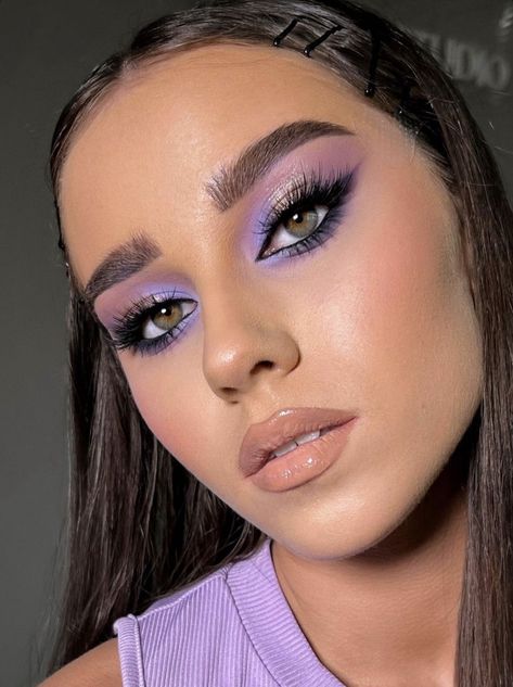 Makeup For Pastel Purple Dress, Light Purple Smokey Eye Makeup, Purple Makeup Green Eyes, Make Up Viola, Purple Festival Makeup, Make Up Lilla, Purple Green Makeup, Purple And Green Makeup, Green And Purple Makeup