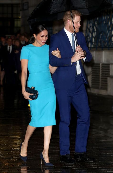 Meghan Markle Outfits, Victoria Beckham Dress, Meghan Markle Prince Harry, Prinz Harry, Meghan Markle Style, Blue Pumps, Pregnancy Outfits, Prince Harry And Meghan, Harry And Meghan