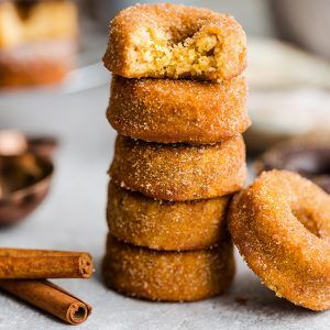 Pumpkin Baking Recipes, Low Carb Donut, Keto Donuts, Postre Keto, Cinnamon Sugar Donuts, Keto Pumpkin, Paleo Low Carb, Low Carb Dessert, Low Carb Breakfast