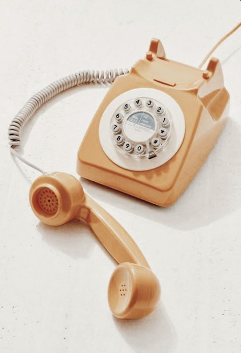 Dial Up Phone, Drawing Models, Cute Clock, Collage Inspiration, Clock Wallpaper, Def Jam, Rotary Phone, Retro Phone, Vintage Phones