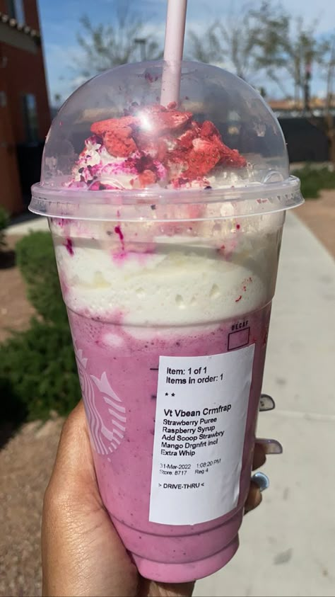 Starbucks Copycat Recipes Drinks, Starbucks Strawberry Acai Refresher, Starbucks Frappuccino Recipe, Starbucks Drink Menu, Starbucks Secret Menu Recipes, Cold Starbucks Drinks, Fun Drink Recipe, Starbucks Orders, Starbucks Order