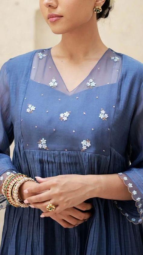 Yolk Kurti Designs, Yoke Kurti Designs Cotton, Yoke Pattern Kurtis, Georgette Kurtis Designer Latest, Kurthi Necks Latest Design, Churidar Designs Latest, Necklines For Kurtis, Kurta Neck Design Latest, Yoke Designs For Kurtis