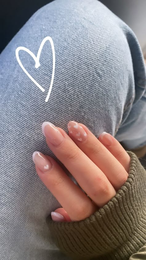 Small Round Nails Ideas, Minimal Nails Design Almond, Naturals Almond Nails, Valentines Day Nails White Heart, White Hearts On Nails, Cute Nails Acrylic Neutral, Natural Valentines Nails Almond, Heart And French Tip Nails, Clean Girl Nails Valentines