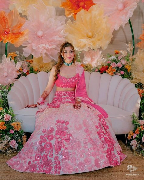 Gorgeous bride Srishti looks pretty in a pink lehenga for her sundowner mehendi 🩷 Swipe to see the beautiful Boho themed decor , ‘love story’ mehendi and closer look at the deets😍 Bride: @thecisterco Lehenga: @mishruofficial Mehendi Decor: @taraljadhav @doitup.today Evil eye cart: @rakhiwaleindia Mehendi Artist: @bridalmehndiqueen Photography @movieingmoments HMU @teamshradhaluthra #mehendi #pinklehenga #indianwedding #floral #mehendiceremony #wishnwed #mehndiceremony #mehandiceremony #me... Makeup Looks Pink Dress, Pink Lehenga Bridal Look, Pink Haldi Outfit For Bride, Haldi Mehendi Outfit For Bride, Mehndi Outfit Ideas For Bride, Mehendi Lehenga Brides, Pink Haldi Outfit, Bridal Mehndi Outfit Ideas, Outfits For Bridesmaid