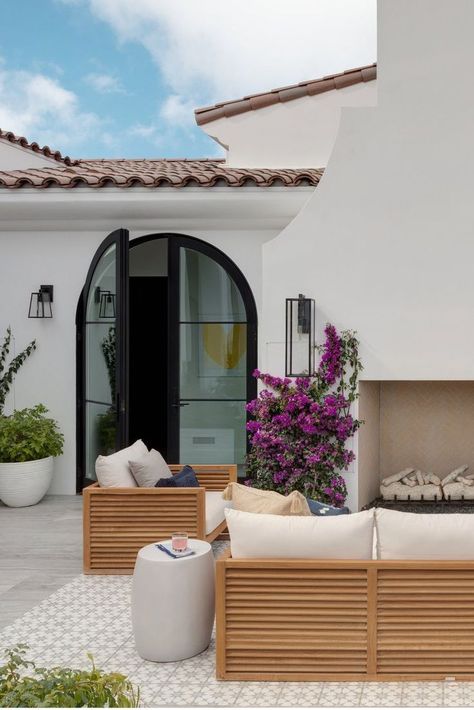 Streamlined furniture with modern shapes and minimal decor. Love the arched black french doors and backyard fireplace. Grilling Area, Outdoor Patio Designs, Spanish Style Homes, Diy Outdoor Decor, Decoration Inspiration, Patio Ideas, Outdoor Rooms, Outdoor Design, Patio Design