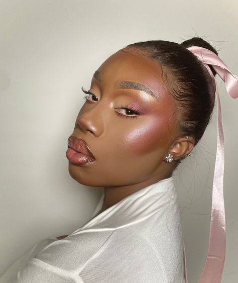 Aesthetic Eyebrows, Natural Makeup Pink, Makeup Pink Lips, Girl Makeup Aesthetic, Mob Wife Makeup, Latte Makeup, Ballerina Makeup, Brown Eyes Aesthetic, Siren Eyes