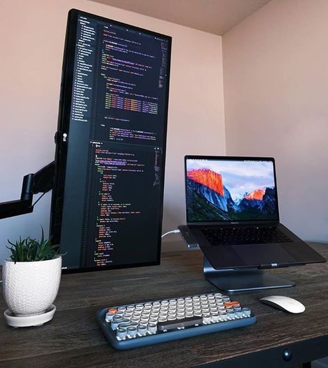 Coding Setup, Vertical Monitor, Gamer Room Design, Desk Stuff, Workspace Ideas, Gaming Desk Setup, Computer Desk Setup, Pc Setups, Desktop Setup