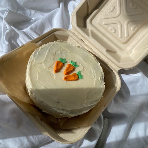 Cute Carrot Cake Aesthetic, Birthday Cake Carrot Design, Aesthetic Carrot Cake, Bento Carrot Cake, Cute Carrot Cake, Carrot Cake Designs, Birthday Carrot Cake, Carrot Cake Aesthetic, Carrot Cake Decorating Ideas