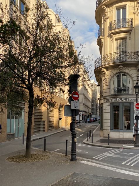 city aesthetics Paris Streets Aesthetic, Living In Paris Aesthetic, Paris Dream, Parisian Vibes, Adventure Aesthetic, Parisian Life, Paris Aesthetic, Living In Paris, Paris Street