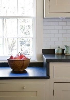 Step-down countertop to accommodate a window - great idea! Low Window, Trendy Farmhouse Kitchen, Kitchen Solutions, Cozy Kitchen, Tiny Kitchen, Kitchen Redo, Cottage Kitchen, Kitchen Window, Kitchen Layout