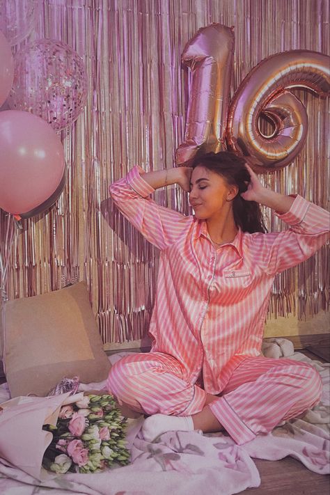 #birthday #birthdayparty #pajamas #pajamaparty #girlsparty #sixteen Sweet Sixteen Pajama Party, Pajama Party Sweet 16, Pijama Birthday Photoshoot, Pajamas Birthday Party Ideas, Cute Slumber Party Outfits, Pyjama Birthday Photoshoot, Sweet Sixteen Hotel Slumber Party Ideas, Pj Birthday Photoshoot, Pijama Birthday Party